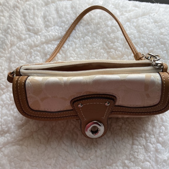 Coach vintage wristlet - Picture 4 of 6